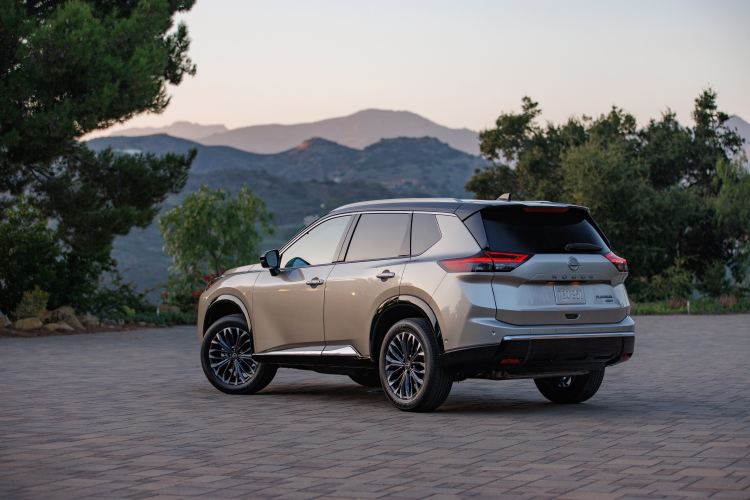 Back left view of the 2021 Nissan Rogue